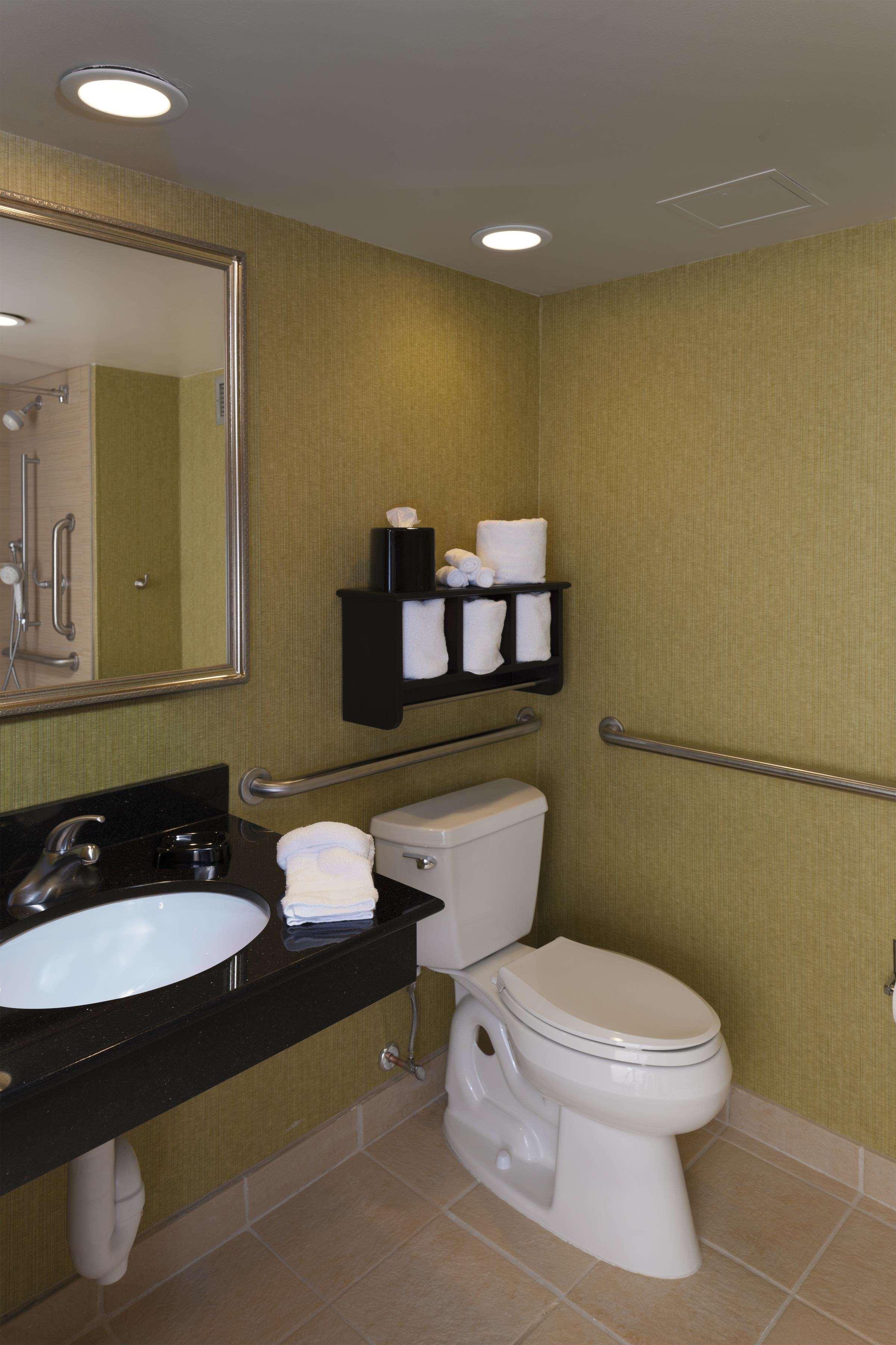 Hampton Inn Asheville-Tunnel Road Номер фото