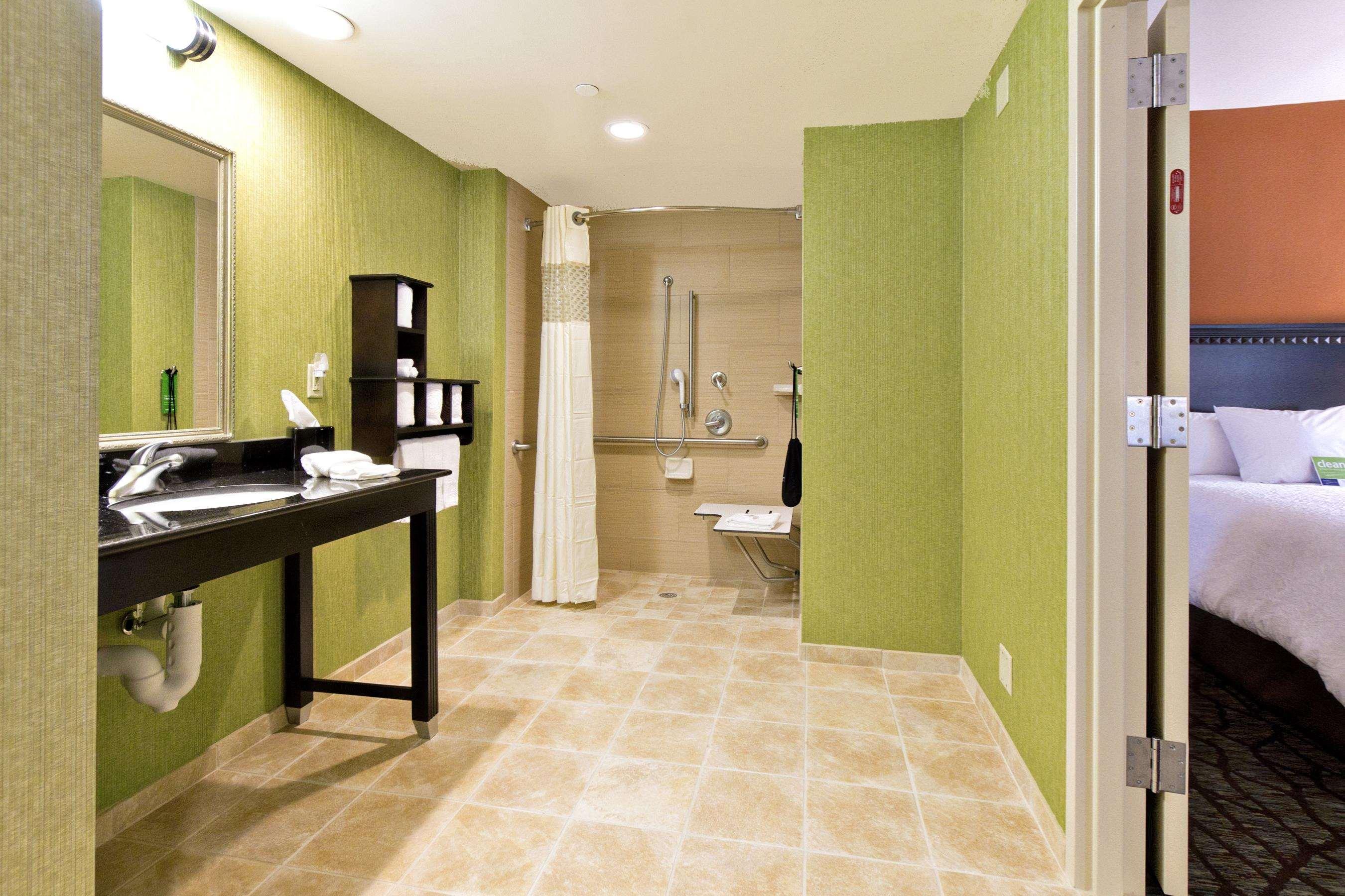 Hampton Inn Asheville-Tunnel Road Номер фото